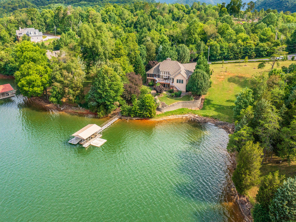 Cherokee Lakefront Home with Dock Mooresburg, Hawkins County