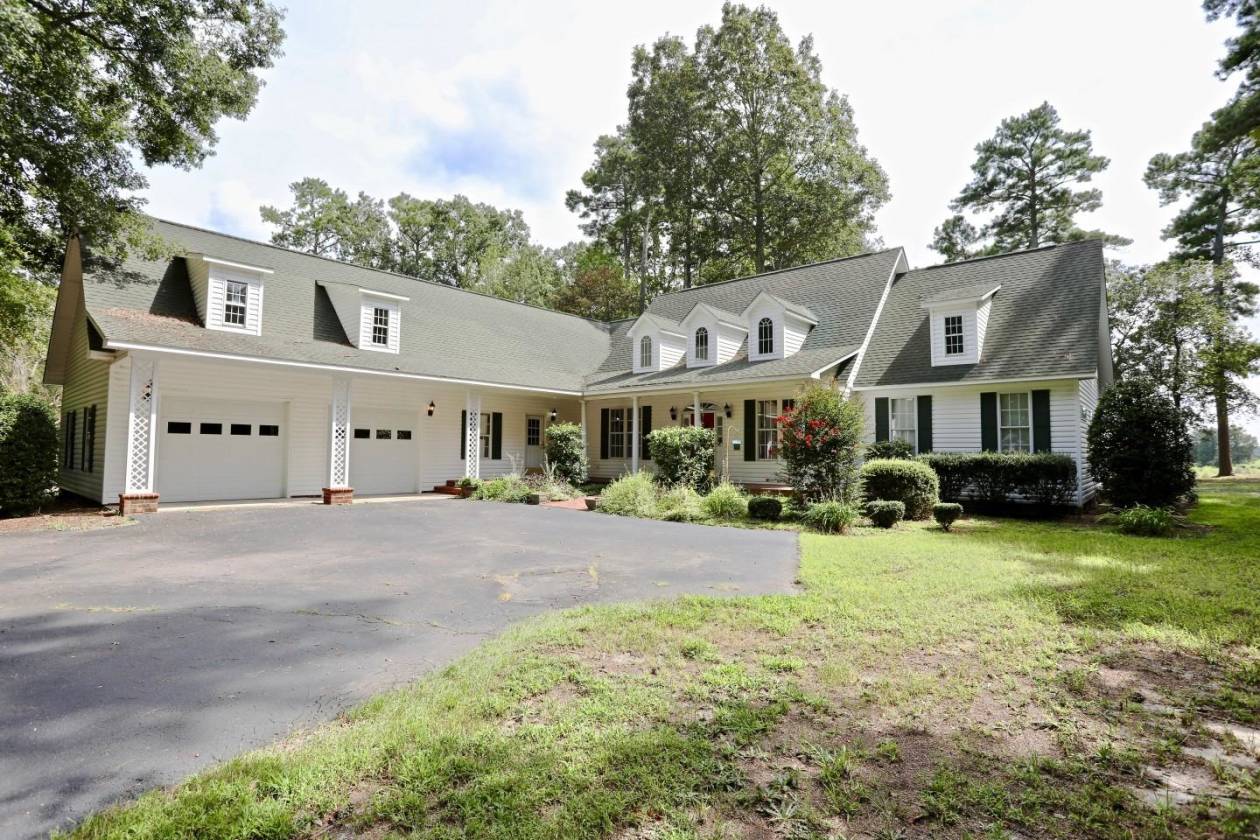 Custom Built Home In Woodlake Country Club Vass, Moore County, North