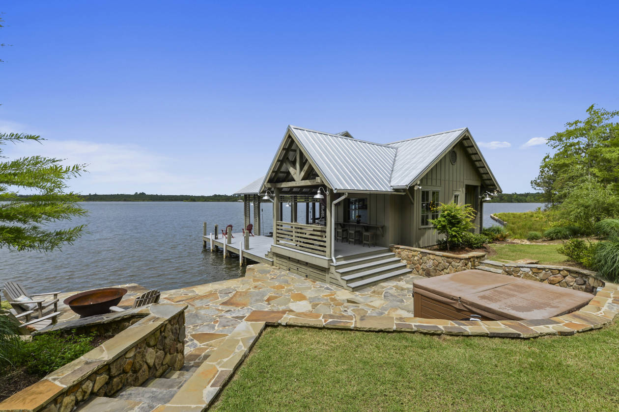 Private Getaway with Awesome Views at Big Bay Lake! Lumberton, Lamar