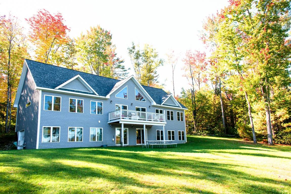 2014 home w/amazing beach. 3 + bdrms, 6 baths. Sunset... New Vineyard