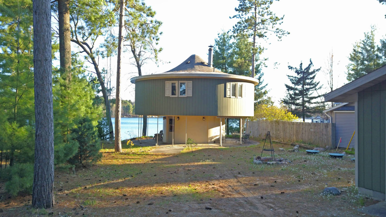Beautiful and Unique Round Lake Home Wild Rose, Waushara County, Wisconsin USA Waterviews
