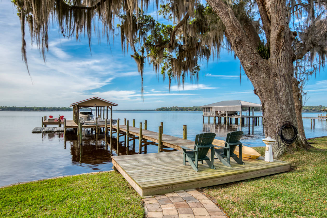 ABSOLUTELY STUNNING riverfront home! Crescent City, Putnam County