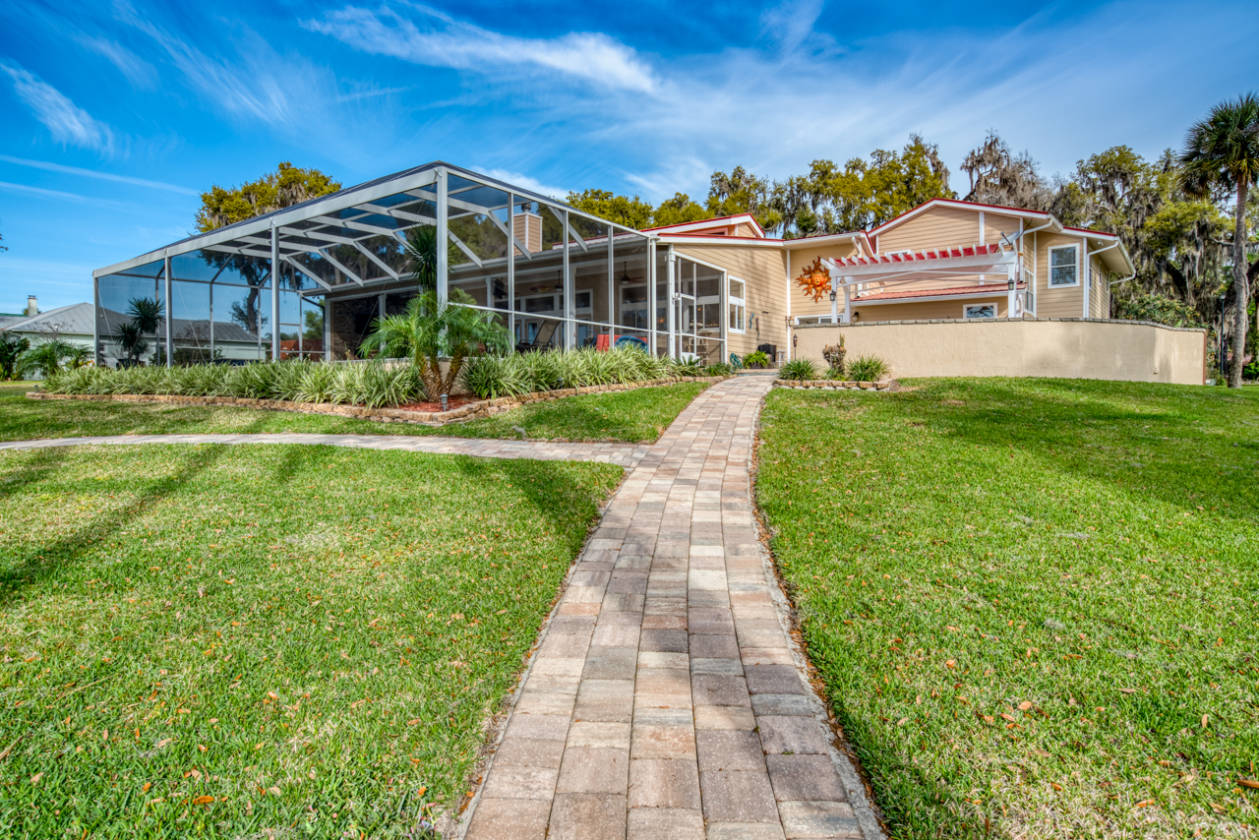 ABSOLUTELY STUNNING riverfront home! Crescent City, Putnam County