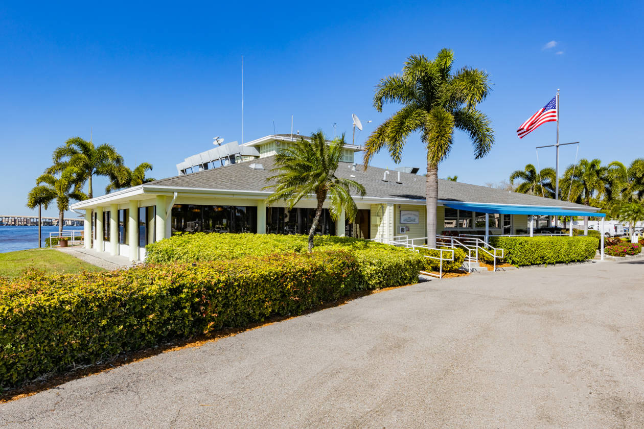 the landings yacht golf and tennis club for sale