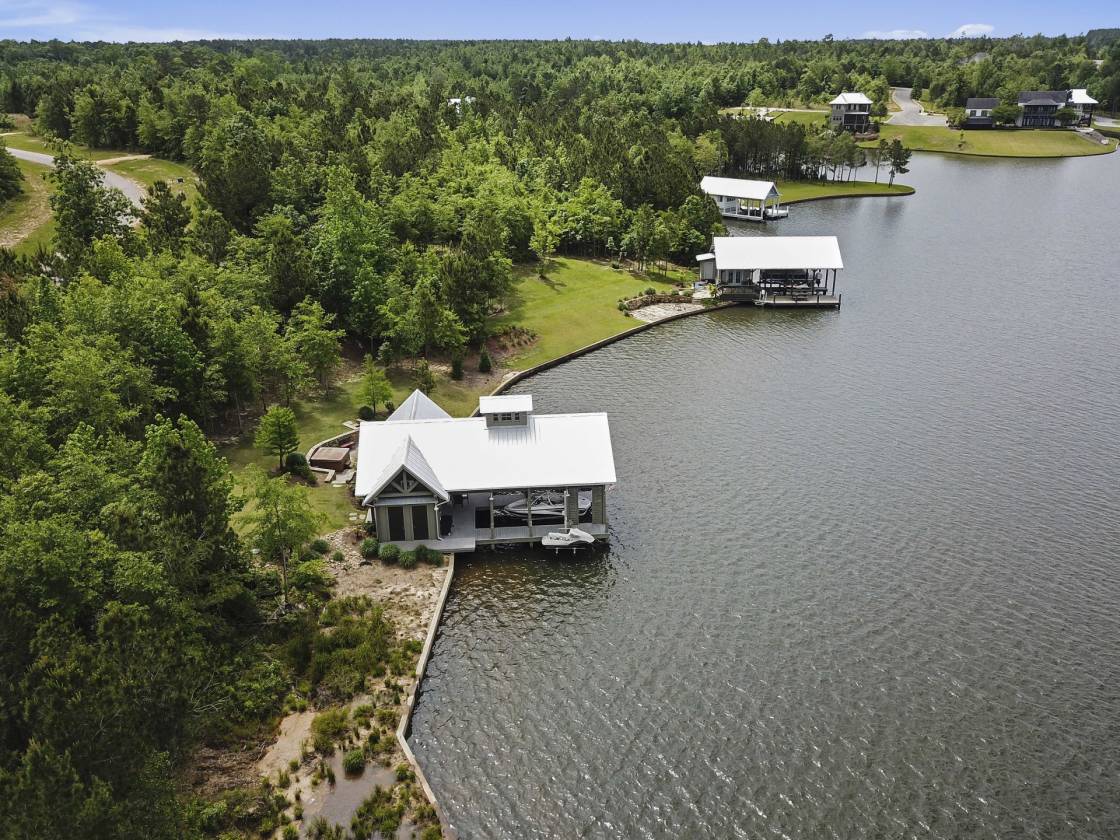 Private Getaway with Awesome Views at Big Bay Lake! Lumberton, Lamar County, Mississippi USA