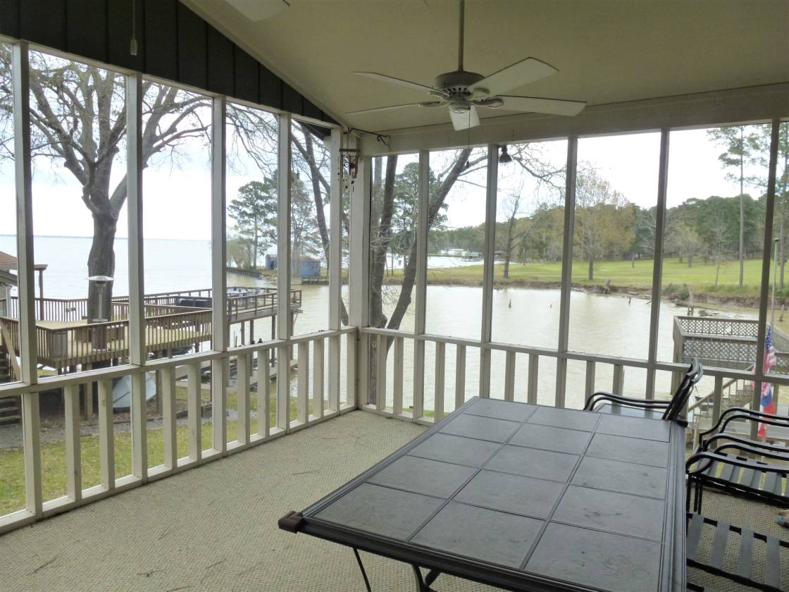 Cabin on Lake Livingston Coldspring, San Jacinto County, Texas USA Waterviews