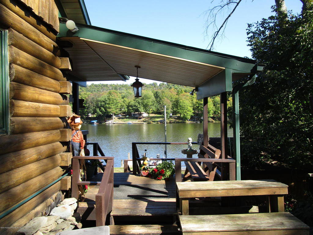 TRUE LOG HOME ON BEAUTIFUL LAKE New Milford, Susquehanna County