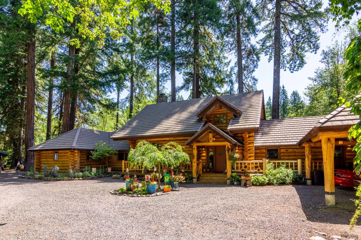 Rare McKenzie River front Log Home with over 600 ft... Blue River