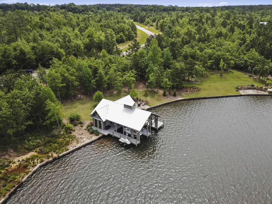 Private Getaway with Awesome Views at Big Bay Lake! Lumberton, Lamar County, Mississippi USA