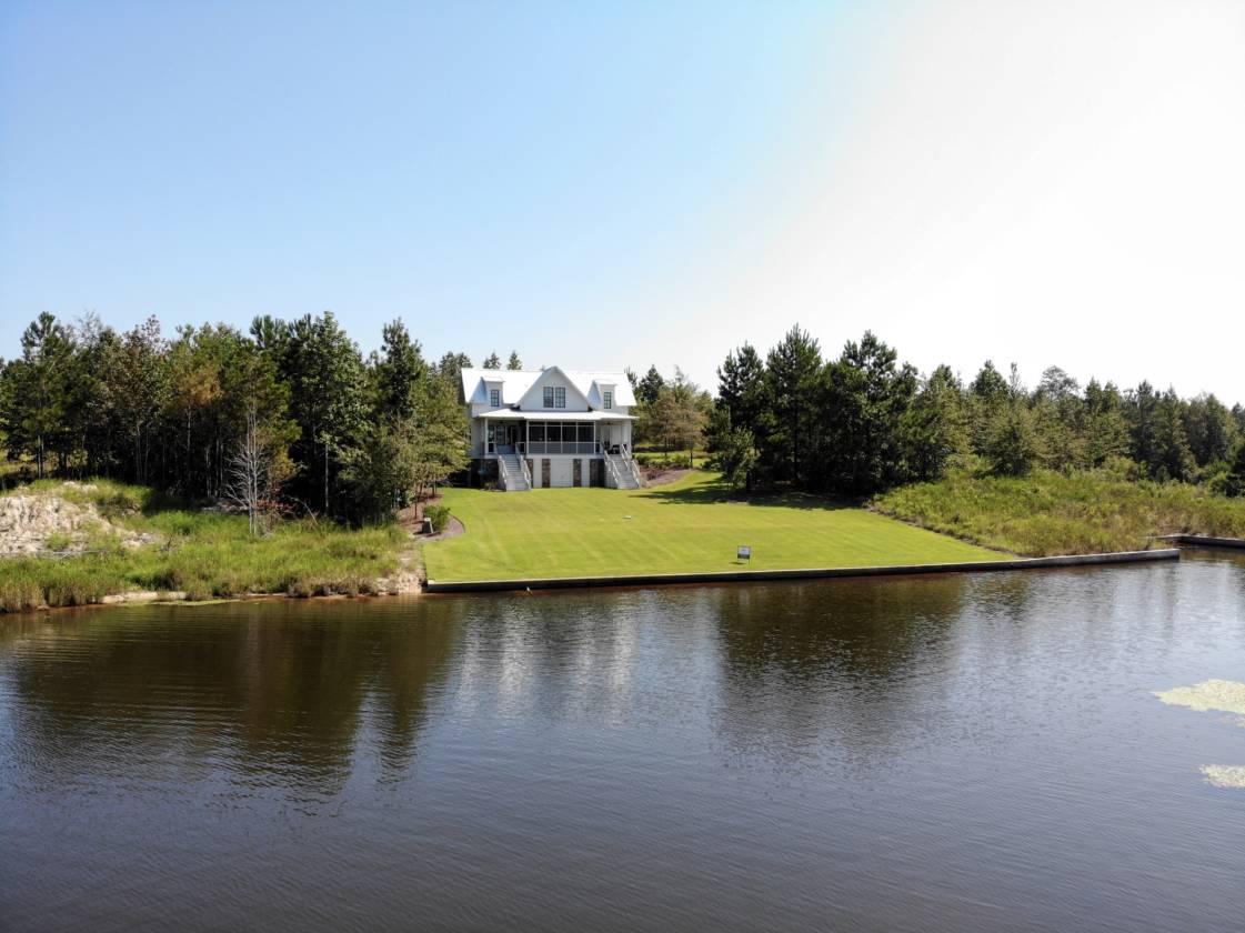 Classic Cape Cod Cottage on Big Bay Lake! Lumberton, Lamar County