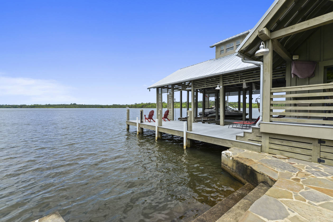 Private Getaway with Awesome Views at Big Bay Lake! Lumberton, Lamar County, Mississippi USA