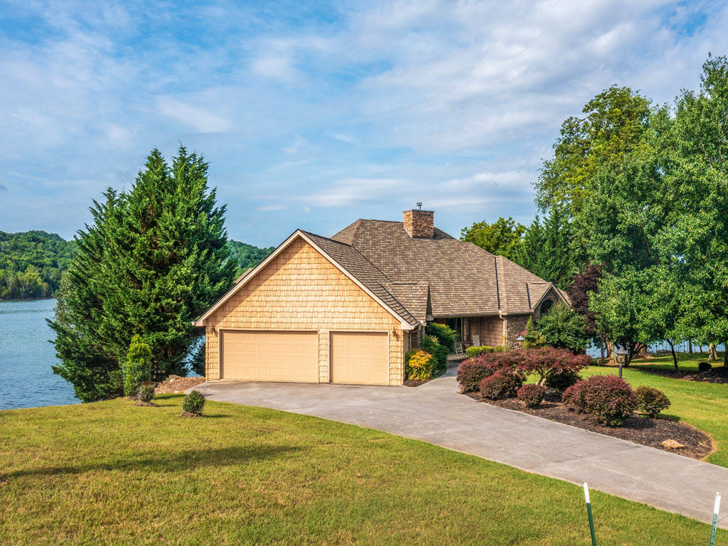 Cherokee Lakefront Home with Dock Mooresburg, Hawkins County