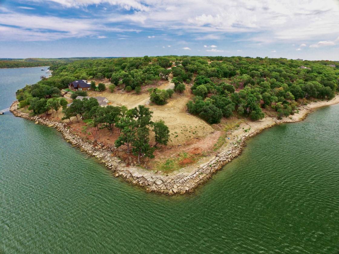 Lake Bridgeport, TX New construction waterfront with amazing privacy ...