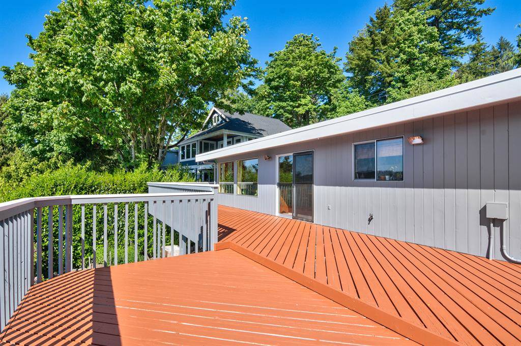 WATERFRONT ON PUGET SOUND 103 Ft Frontage on Henderson Bay,... Gig