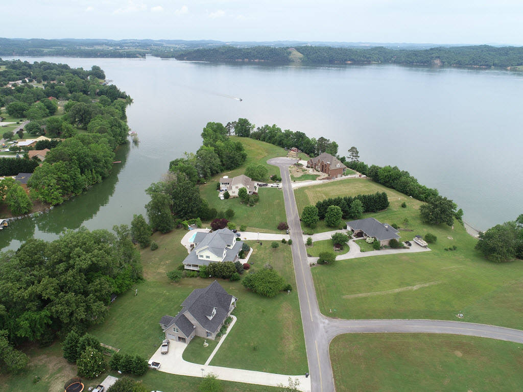 Douglas Lake Front Home Dandridge, Jefferson County, Tennessee USA