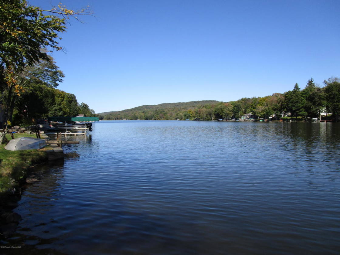 TRUE LOG HOME ON BEAUTIFUL LAKE New Milford, Susquehanna County