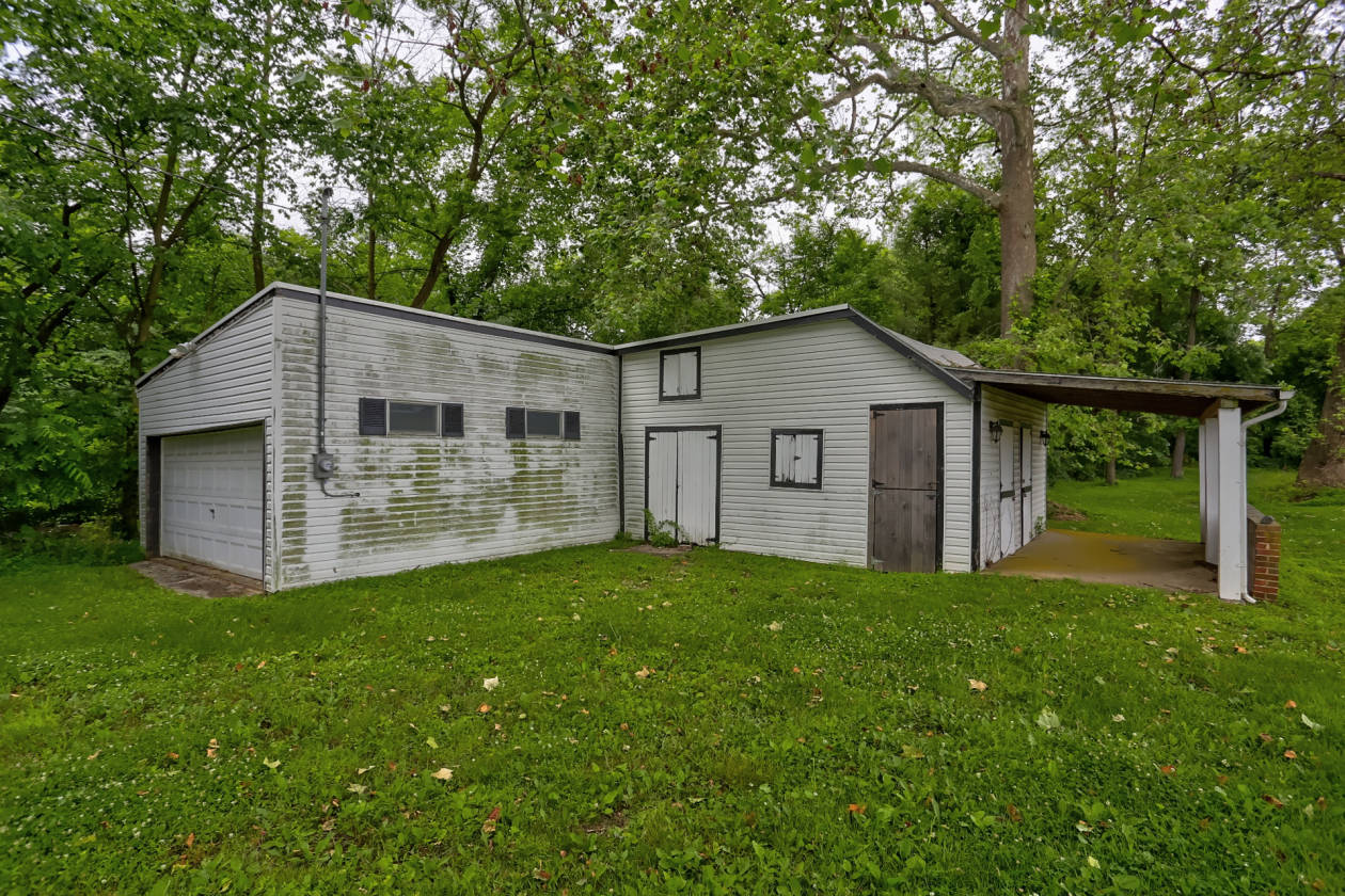 Magnificent waterfront updated 1800's Farmhouse along the Yellow