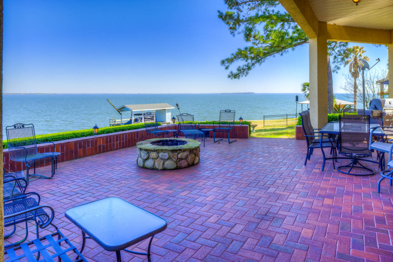 Mediterranean Waterfront Home Cape Royale on Lake Livingston