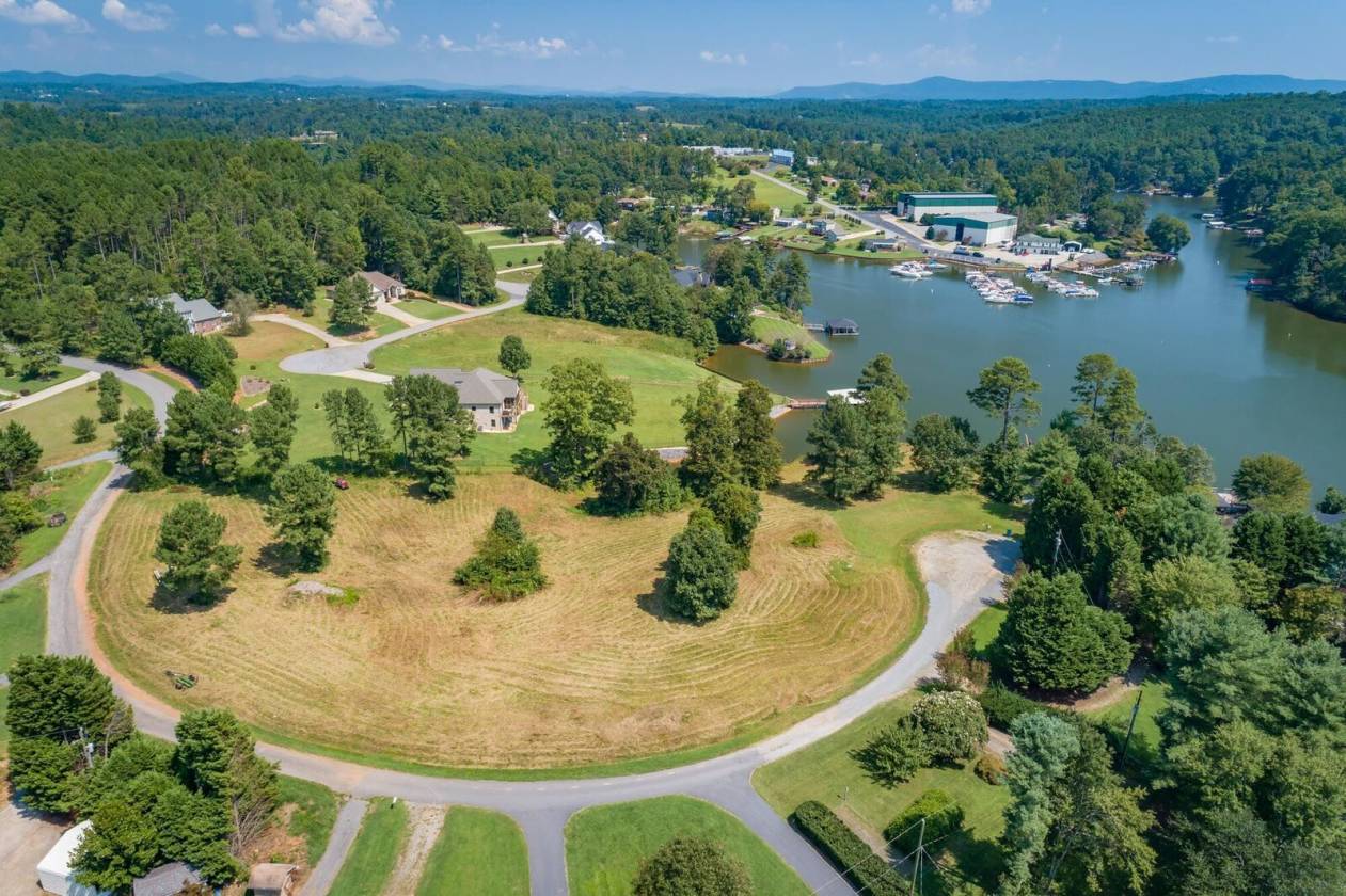 Big views year round Lake Hickory Views Hickory, Caldwell County