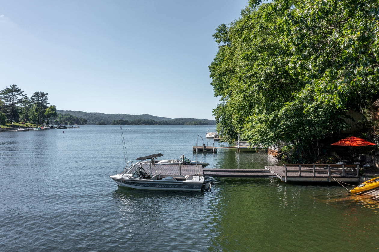 110' Direct Waterfront on CANDLEWOOD LAKE Danbury, Fairfield County