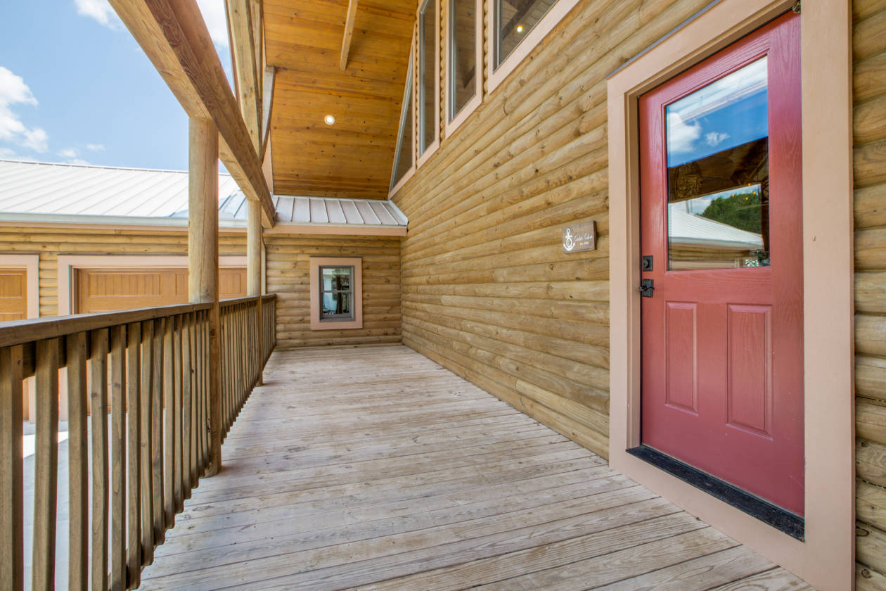 Majestic Custom Log Cabin located on Lake Livingston Livingston, Polk