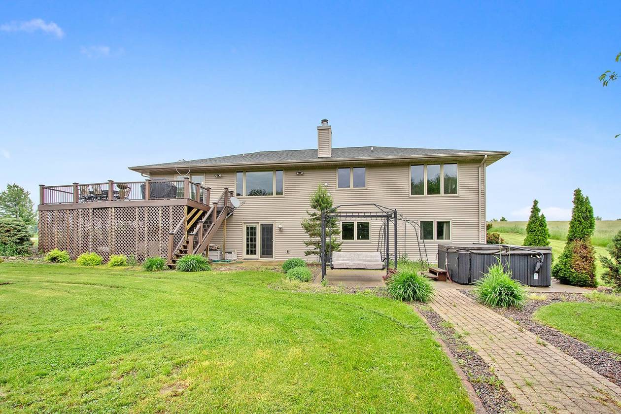 LONG LAKE BEAUTIFUL Brillion, Manitowoc County, Wisconsin USA Waterviews