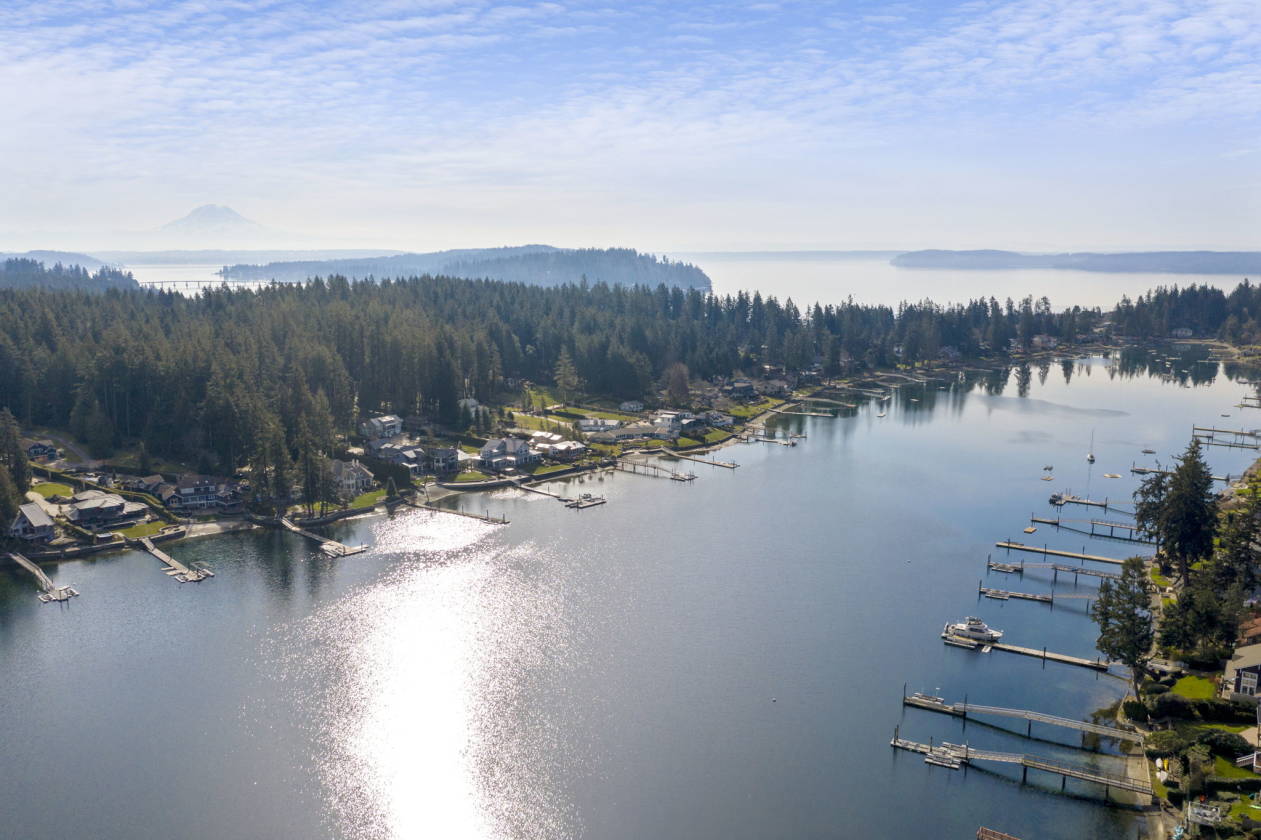 Horsehead Bay Waterfront Beach Charmer on 60' Frontage in... Gig