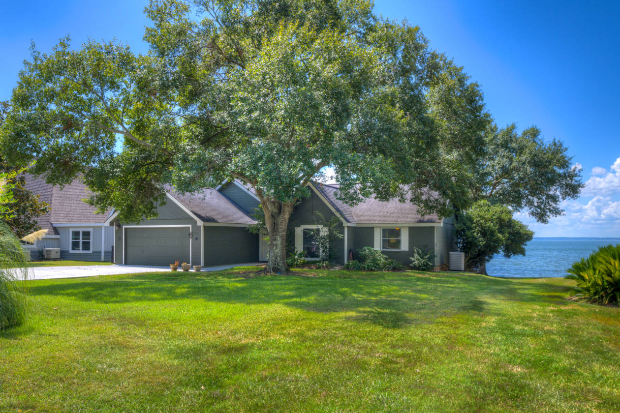 waterfront home Livingston, Polk County, Texas