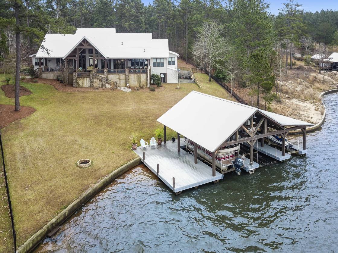 Waterfront Lodge with Boathouse on Big Bay Lake! Lumberton, Lamar County, Mississippi USA