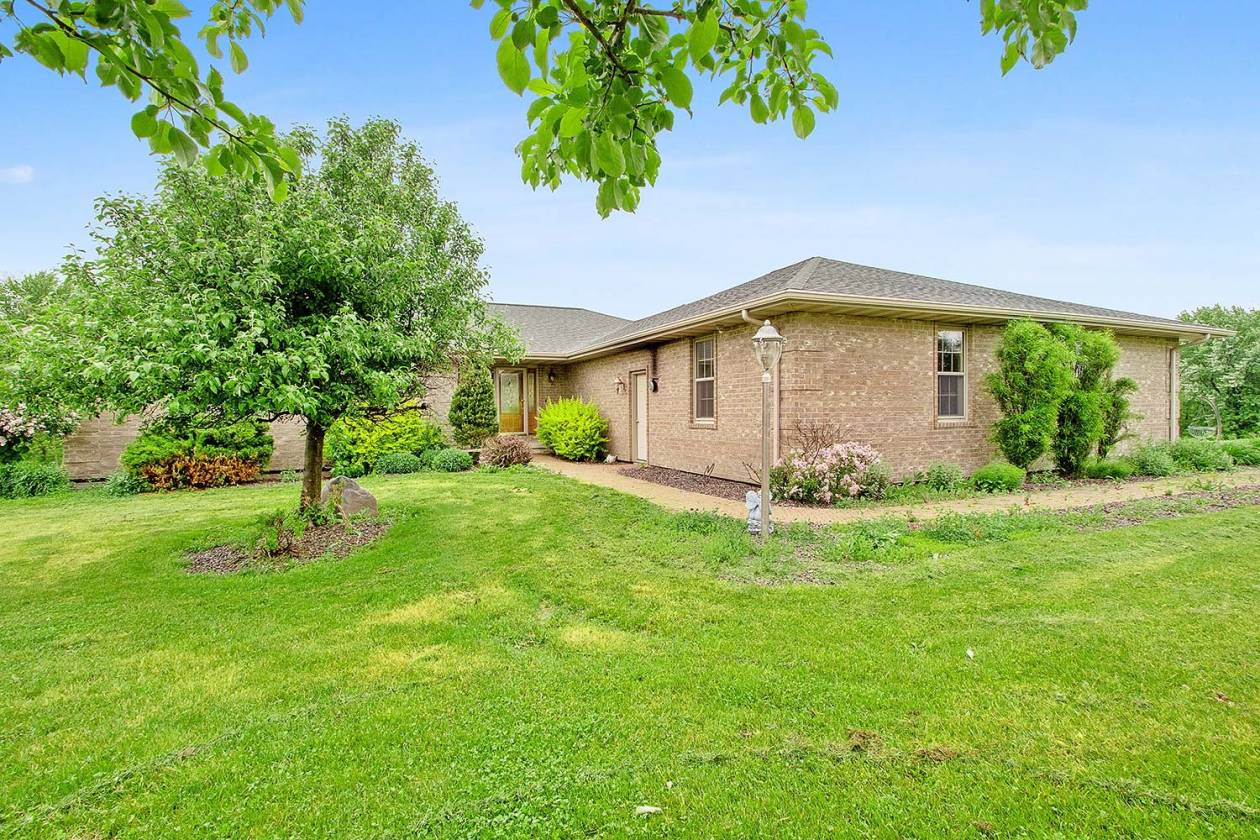 LONG LAKE BEAUTIFUL Brillion, Manitowoc County, Wisconsin USA