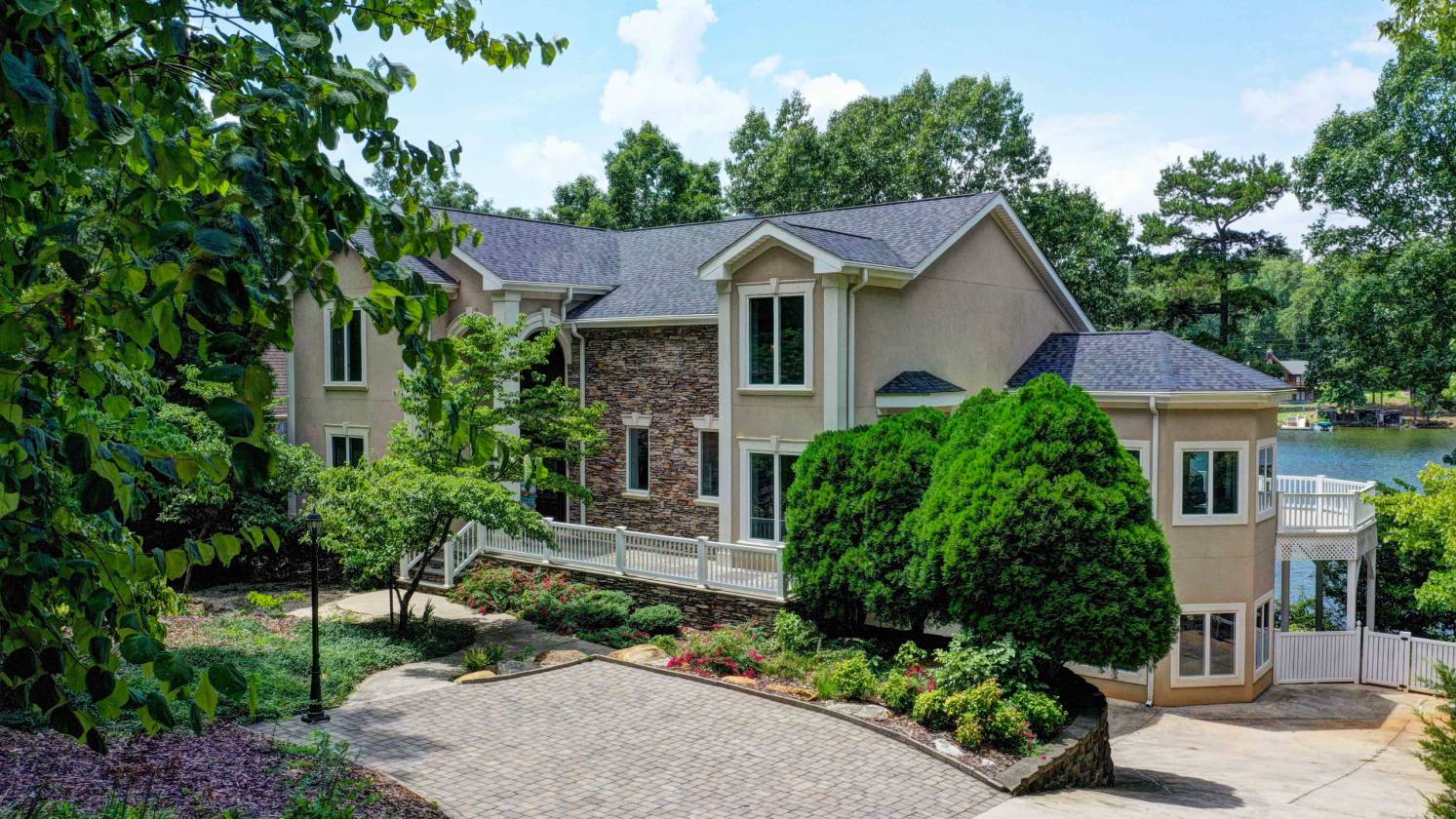 REDUCEDWaterfront Custom Home in Gated Community on High Rock Lake