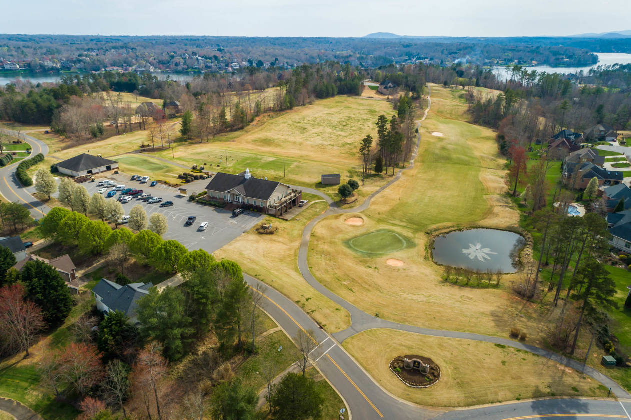 Lake Hickory Main Channel Year Round lake views! Hickory