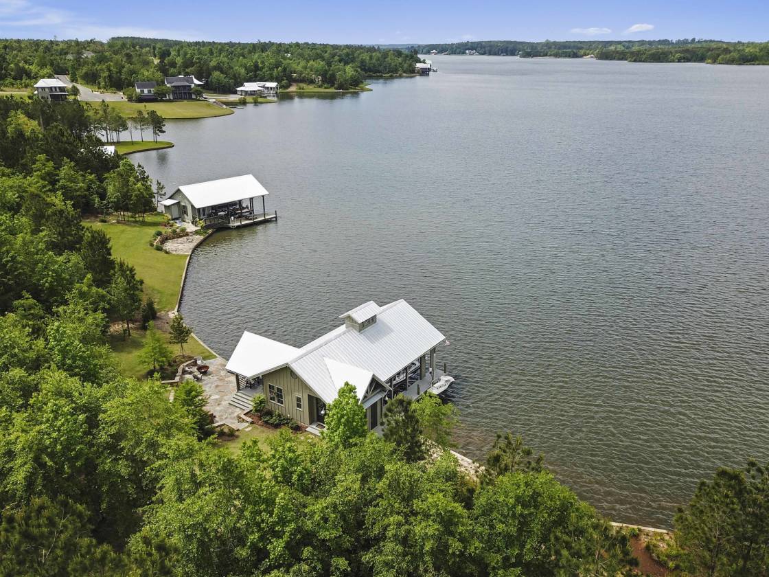 Private Getaway with Awesome Views at Big Bay Lake! Lumberton, Lamar County, Mississippi USA
