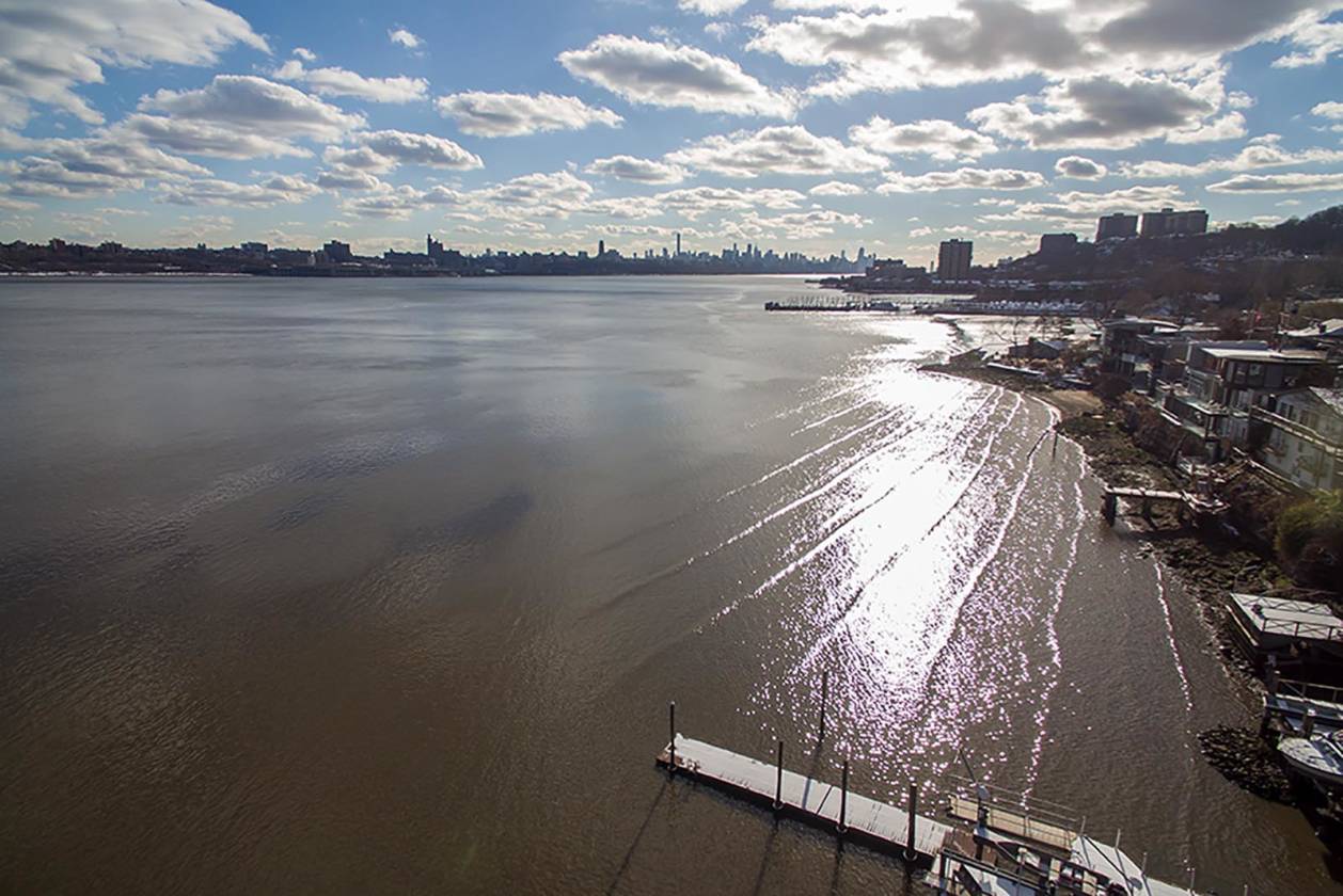 Hudson River Waterfront Home with Spectacular Views Edgewater, Bergen