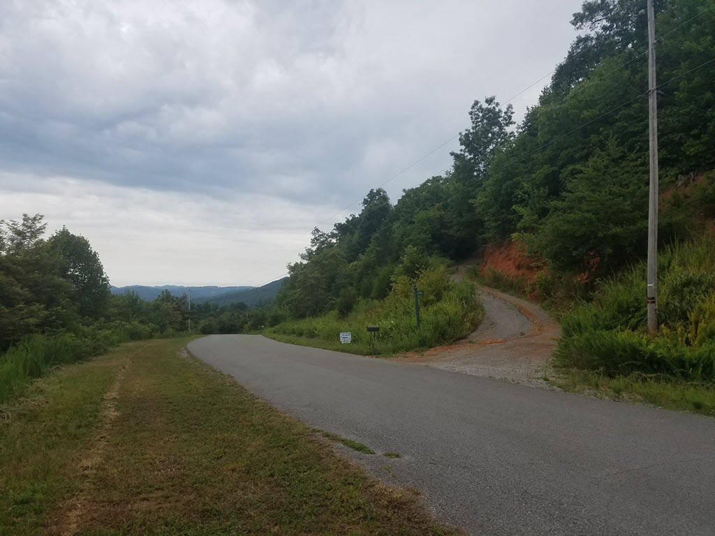 1.94 Acre Lot in Lone Mountain Shores New Tazewell, Claiborne County