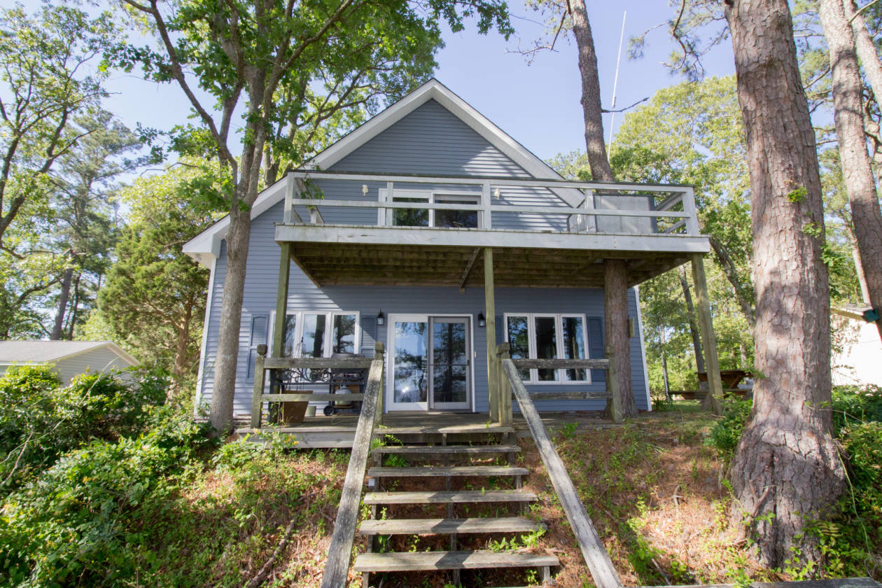 Elevated waterfront home on large river with sandy beach Belhaven