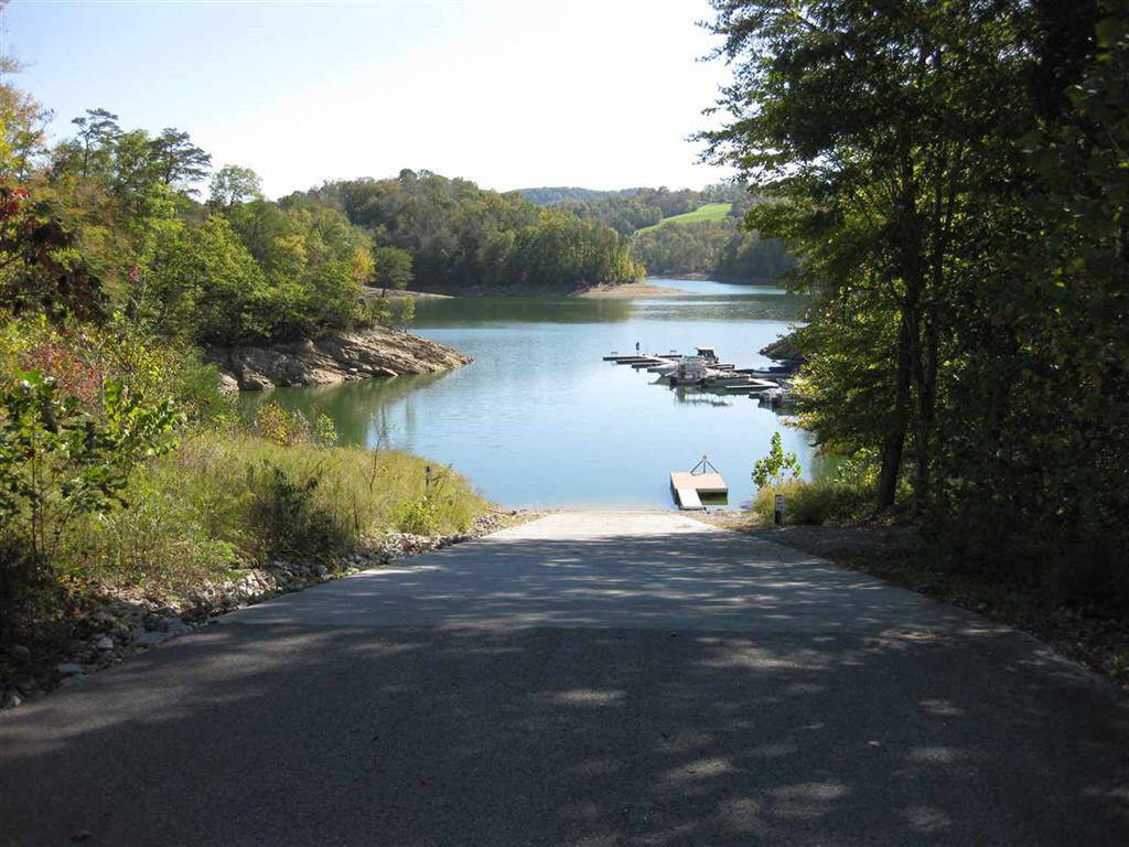 1.94 Acre Lot in Lone Mountain Shores New Tazewell, Claiborne County