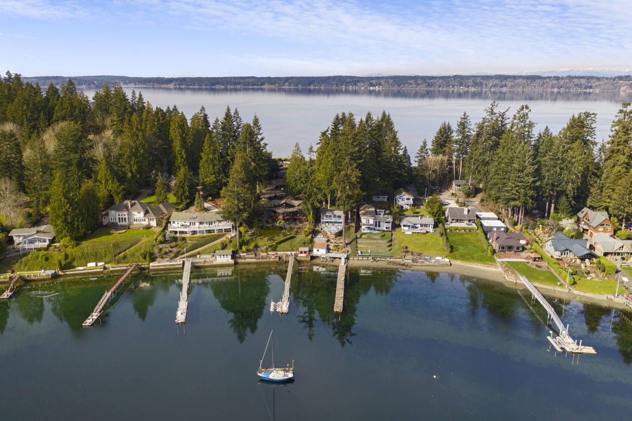 Horsehead Bay Waterfront Beach Charmer on 60' Frontage in... Gig