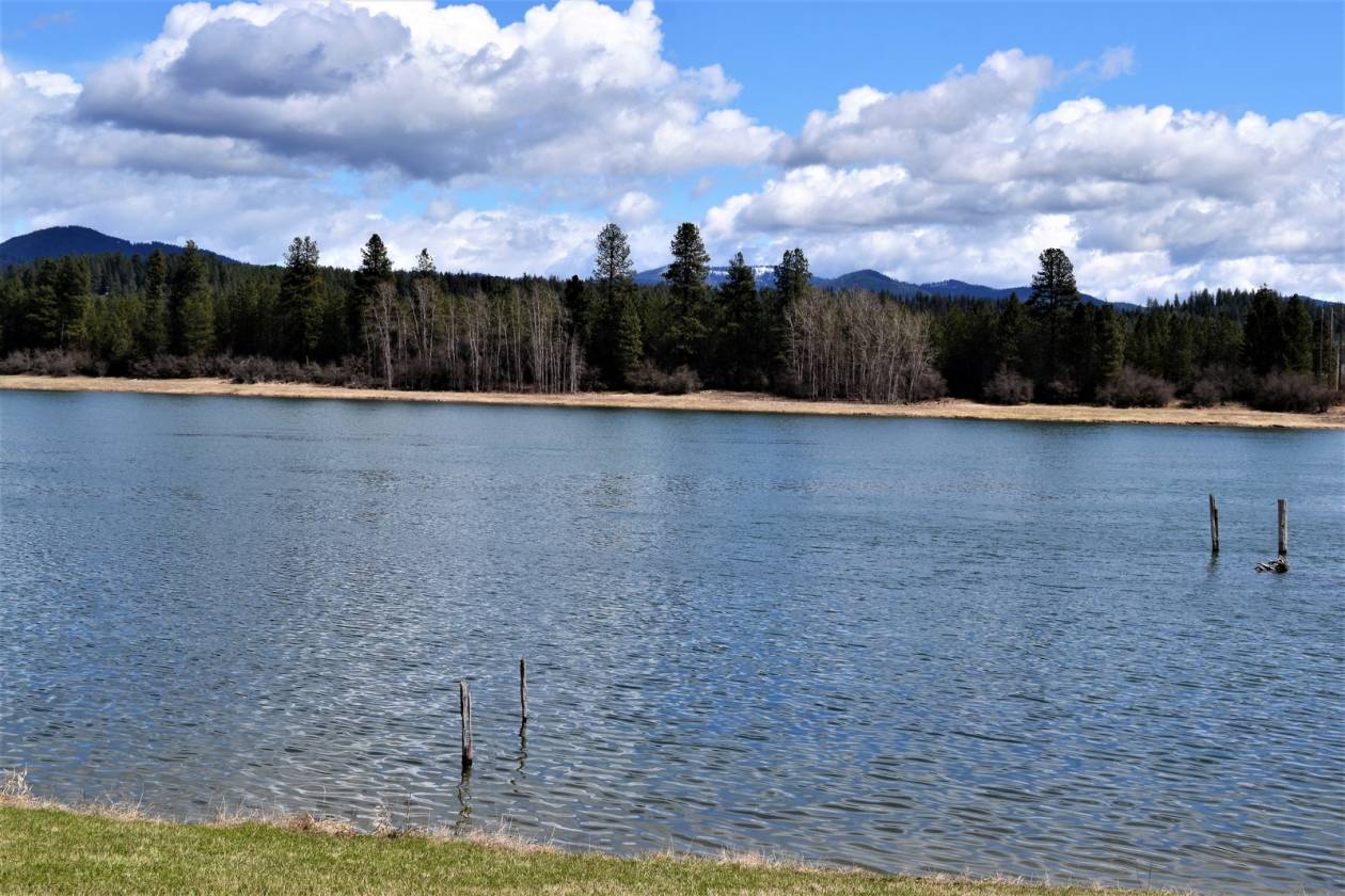 Scenic Pend Oreille River “developed” waterfront lot Newport, Pend