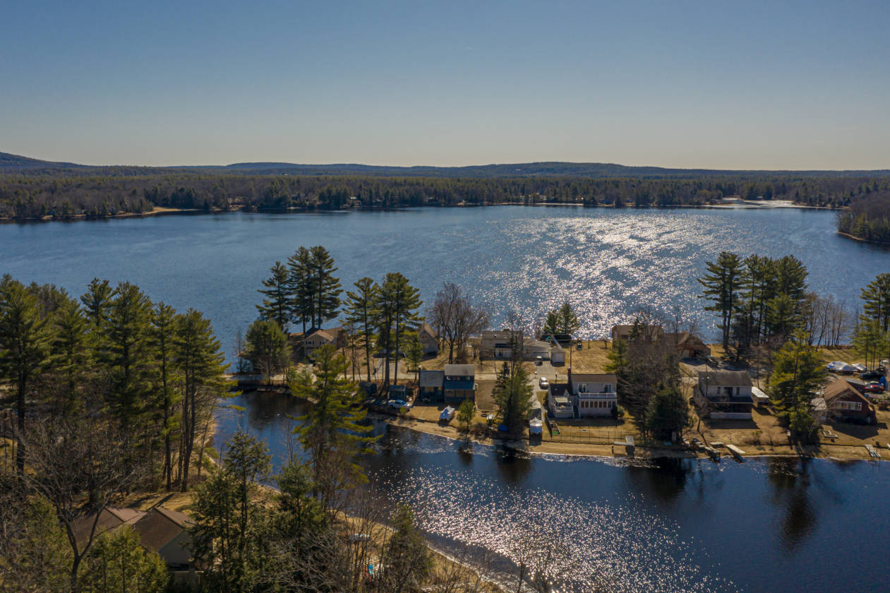 Lovely Young & Spacious Waterfront Colonial on Beautiful Sunset Lake