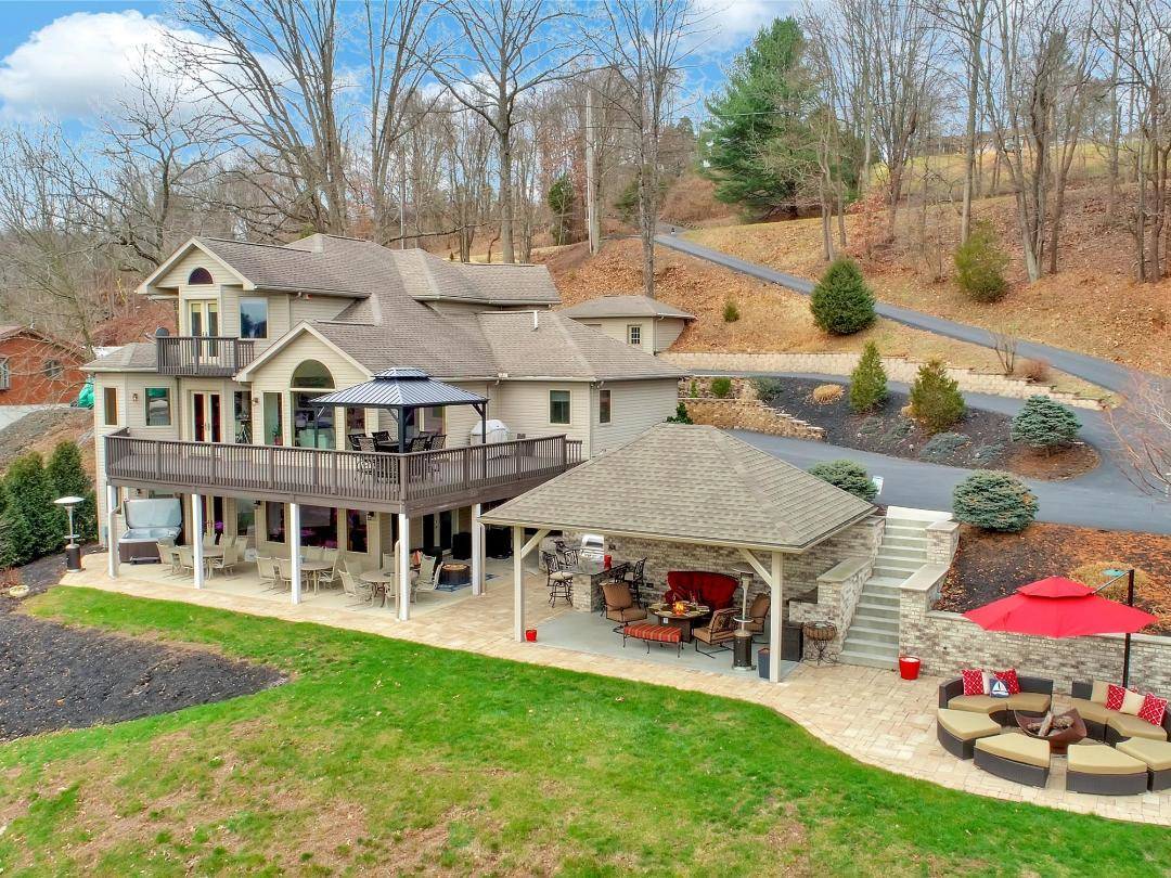 Simply the Best! Prime Waterfront Property in Lake Wynonah! Auburn