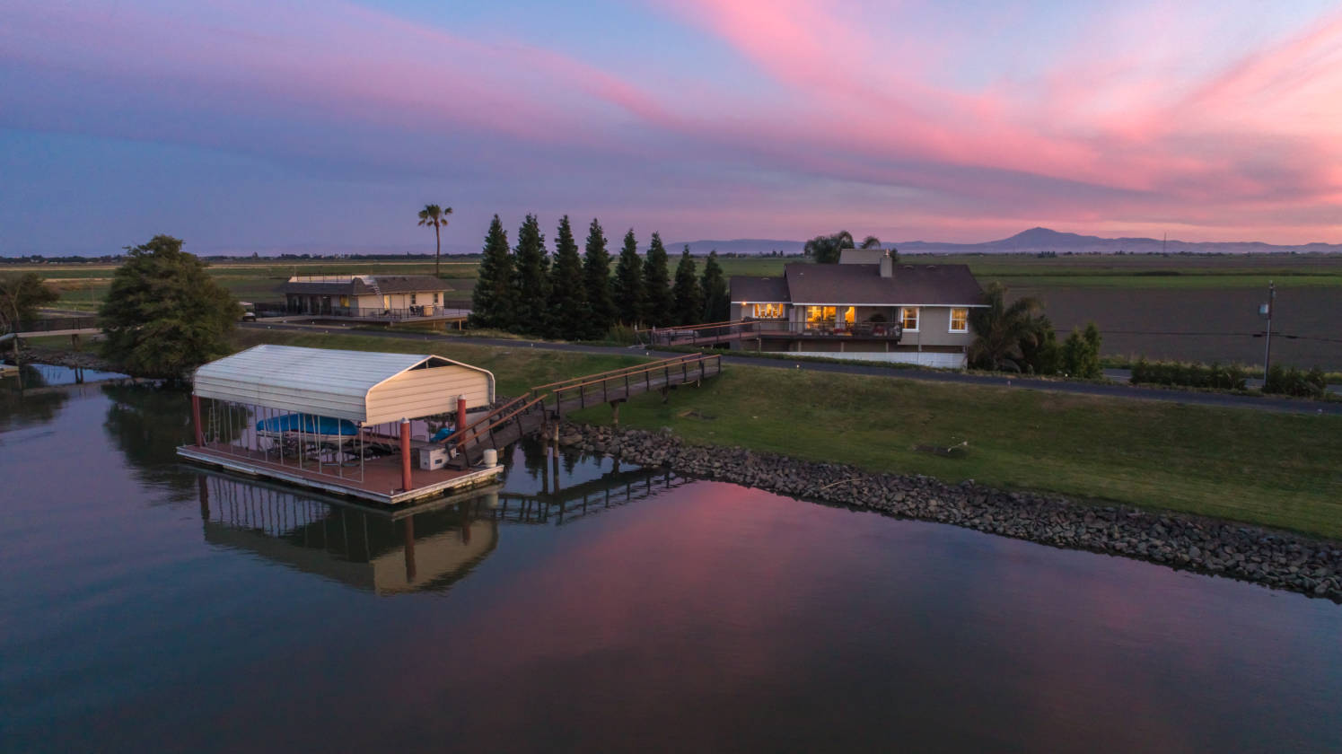 BEAUTIFUL WATERFRONT PROPERTY SITTING ON THE SLOUGH Isleton