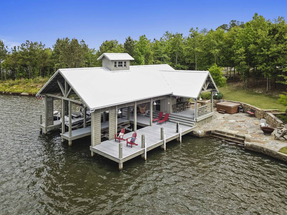 Private Getaway with Awesome Views at Big Bay Lake! Lumberton, Lamar County, Mississippi USA