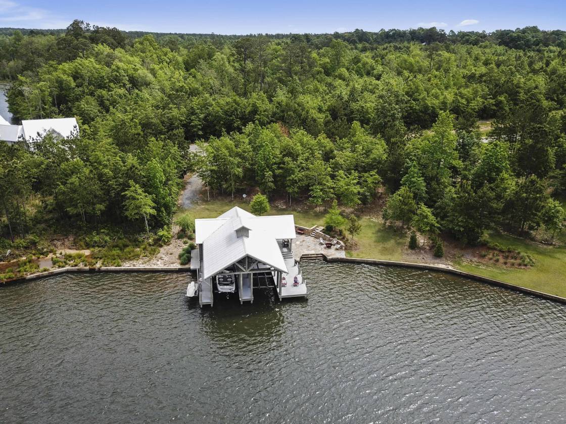 Private Getaway with Awesome Views at Big Bay Lake! Lumberton, Lamar County, Mississippi USA