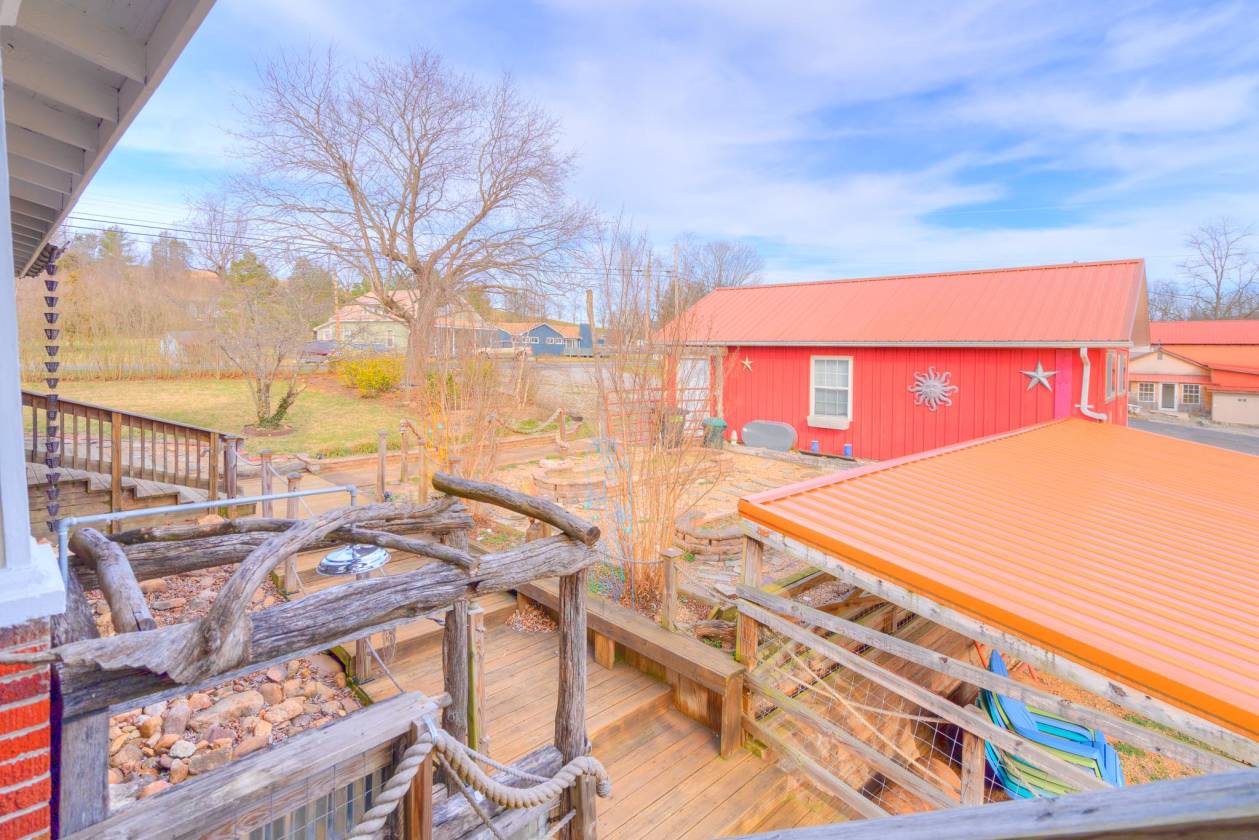 RIverside Home along New River Austinville, Wythe County, Virginia