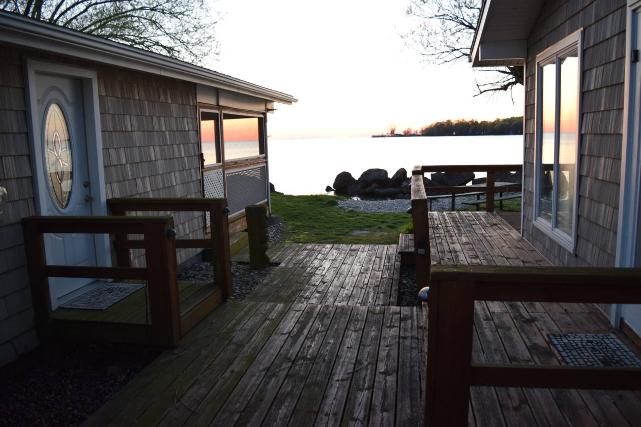 Lake Erie Island Lakefront Ranch w/ Separate Guest Cottage Middle