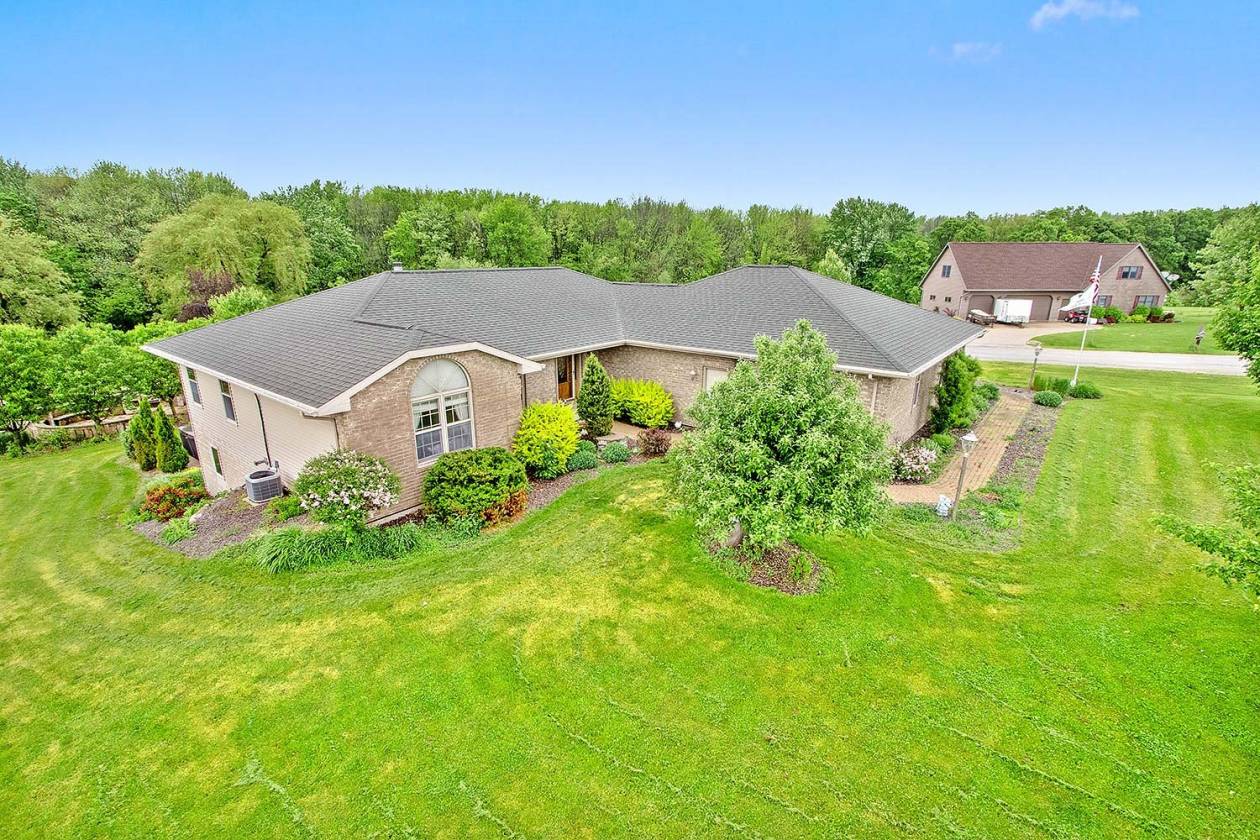 LONG LAKE BEAUTIFUL Brillion, Manitowoc County, Wisconsin USA