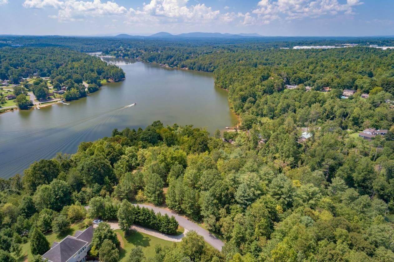 Zillow Lake Hickory North Carolina at Frances Sellers blog